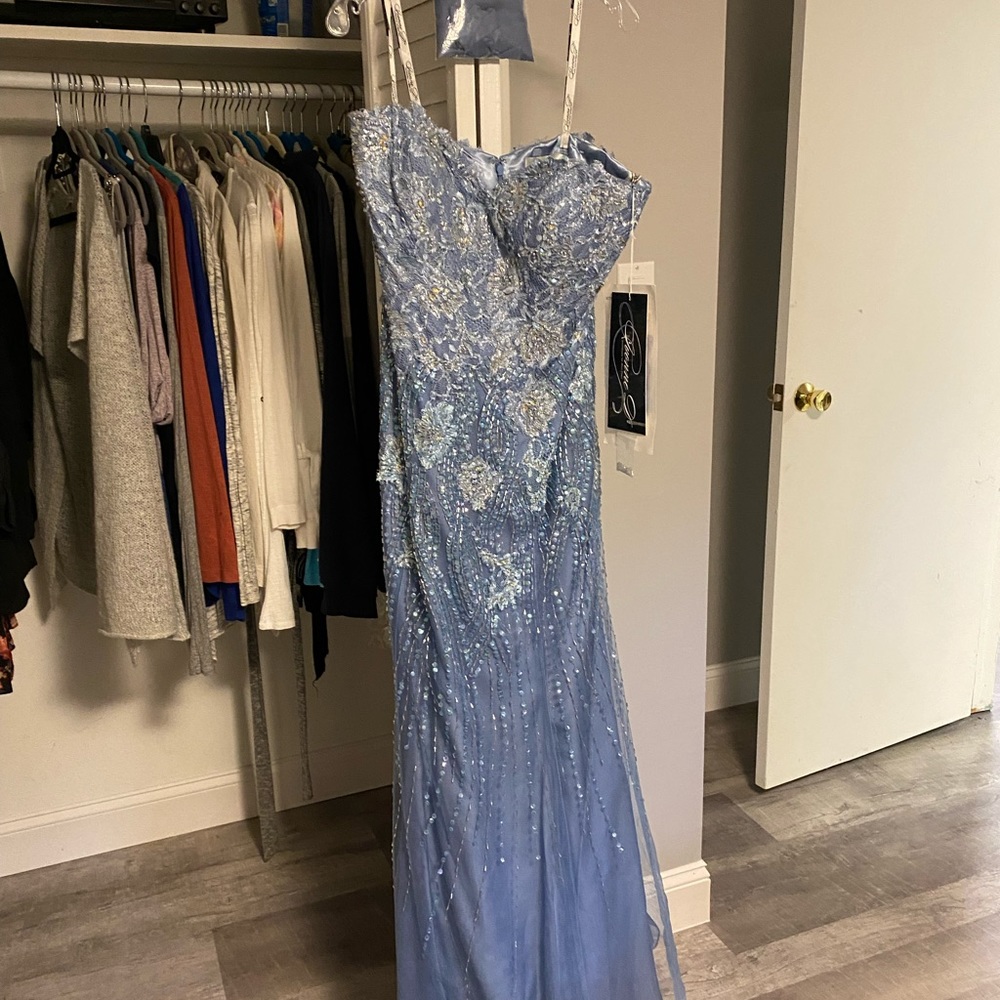 Ivonne d by mon Cheri  periwinkle silver never worn evening gown
